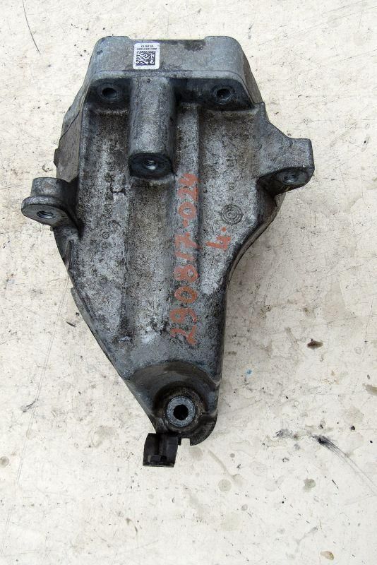кронштейн двигателя Mercedes-Benz Vito W639 2010, 2.1 л., дизель, 6512231504