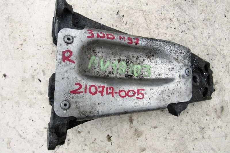кронштейн двигателя BMW 5 серия E60/E61 2006, 3.0 л., M57 D30 (306D3), дизель, седан, 6770634