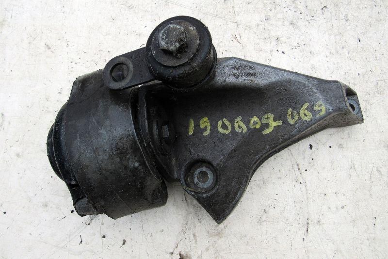 кронштейн (крепление) Audi A6 4B/C5 1998, 4.2 л., бензин, седан, 4B3399113C