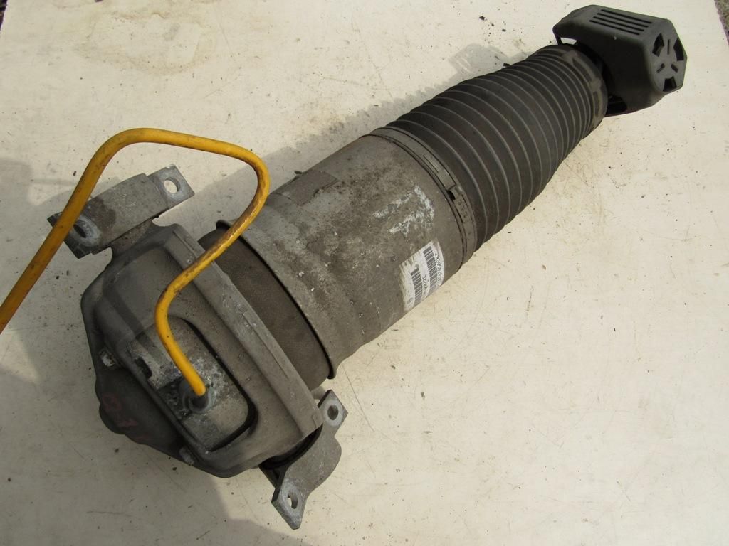 пневмостойка задняя Volkswagen Touareg 1 поколение 2002, 3.2 л., бензин, внедорожник 5 дв., 7L6512022E