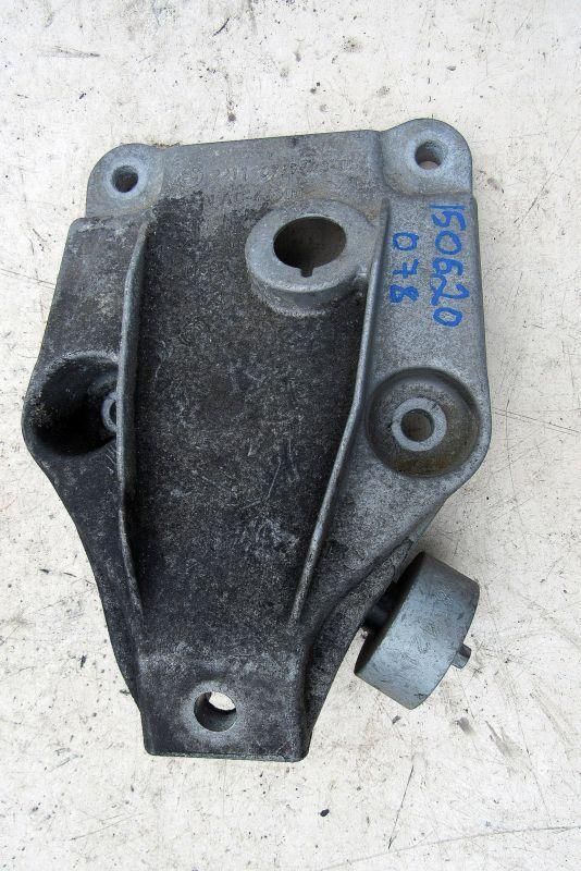 кронштейн двигателя BMW 5 серия F07/F10/F11 2010, 3.0 л., N57 D30 A, дизель, седан, 6777623