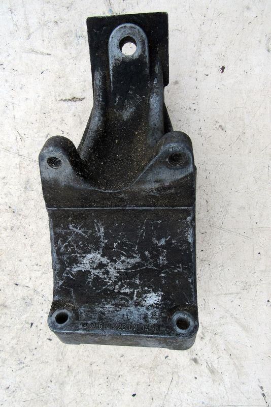 кронштейн двигателя Mercedes-Benz M-Класс W163 1999, 2.7 л., OM 612.963, дизель, внедорожник 5 дв., 6122230204