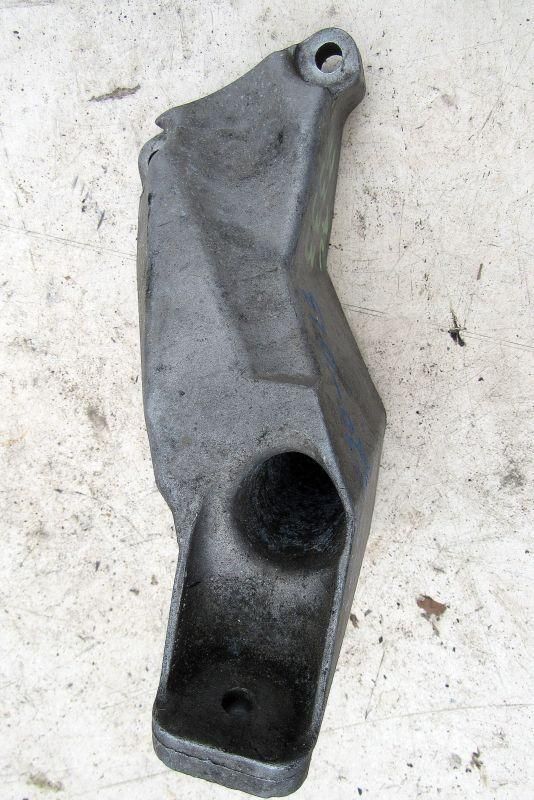 кронштейн двигателя Audi A4 B6 2000, 1.6 л., ALZ, бензин, седан, 8D0199307P