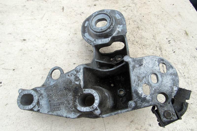 кронштейн двигателя Audi A4 B7 2004, 1.8 л., BFB, бензин, седан, 4B0199352B