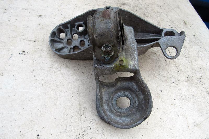 кронштейн двигателя Audi A4 B7 2004, 1.8 л., BFB, бензин, седан, 4B0199351B