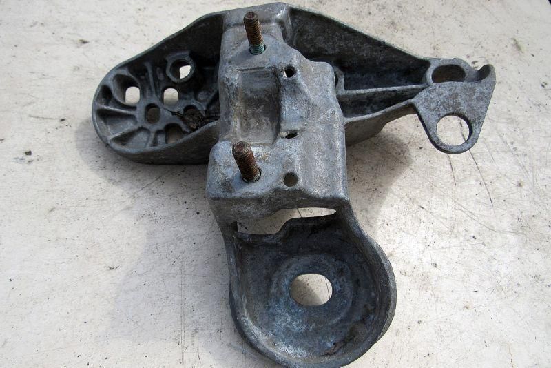 кронштейн двигателя Audi A4 B7 2006, 1.8 л., BFB, бензин, седан, 4B0199351B
