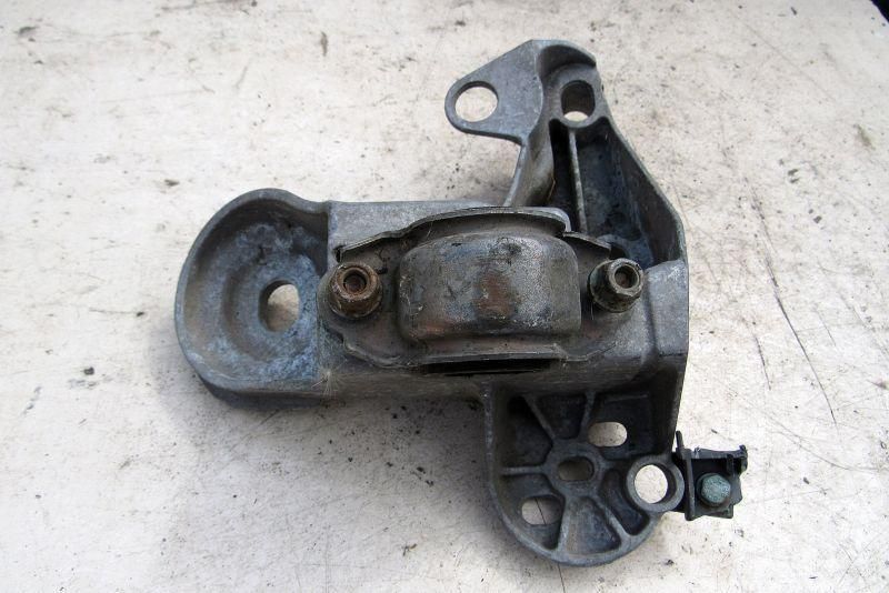 кронштейн двигателя Audi A4 B7 2006, 1.8 л., BFB, бензин, седан, 4B0199352B
