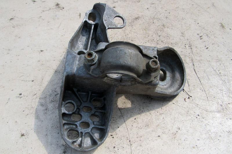 кронштейн двигателя Audi A4 B7 2006, 1.8 л., BFB, бензин, седан, 4B0199351B