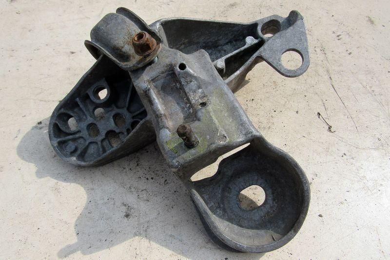 кронштейн двигателя Audi A4 B7 2006, 1.8 л., BFB, бензин, седан, 4B0199351D