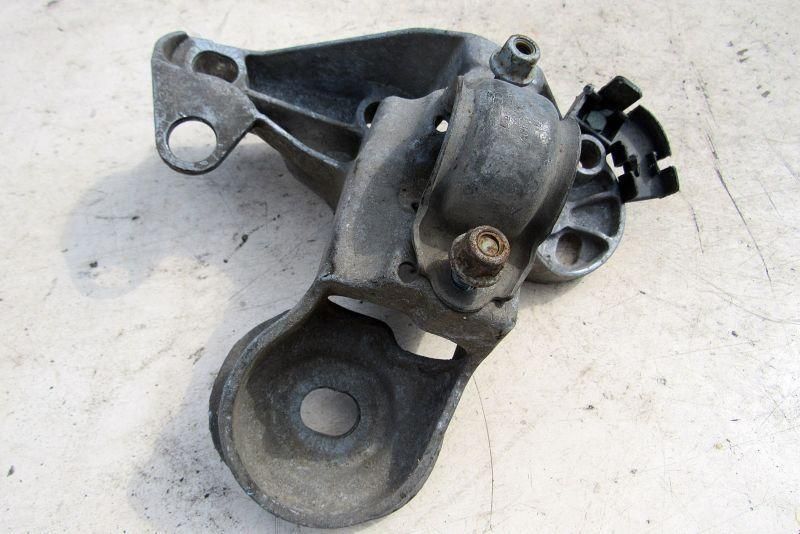кронштейн двигателя Audi A4 B7 2006, 1.8 л., BFB, бензин, седан, 4B0199352B