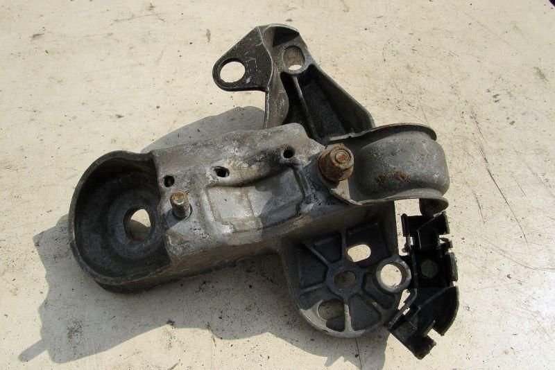 кронштейн двигателя Audi A6 4B/C5 [рестайлинг] 2002, 1.8 л., AJL, бензин, седан, 8E0199352