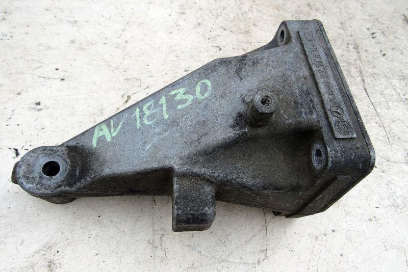 кронштейн двигателя Mercedes-Benz Vito W639 2003, 2.2 л., OM 646.982, дизель, 6462230804
