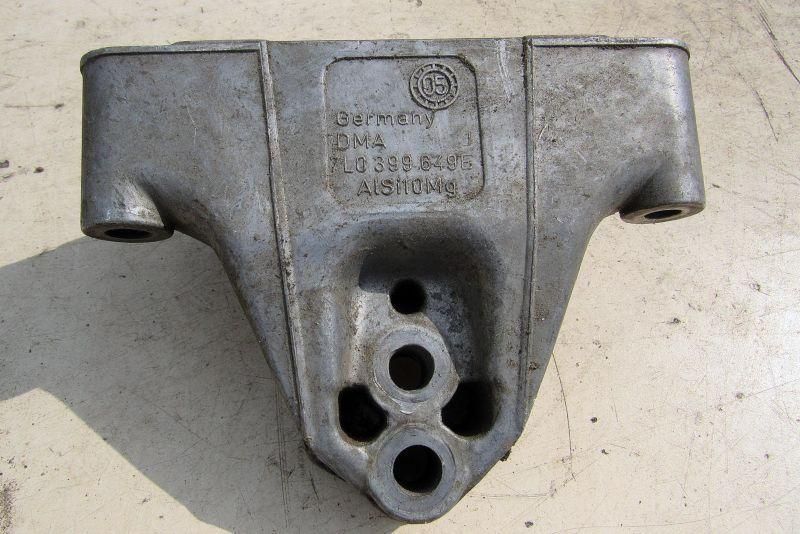 кронштейн (крепление) Volkswagen Touareg 1 поколение 2003, 2.5 л., дизель, внедорожник 5 дв., 7L0199649E