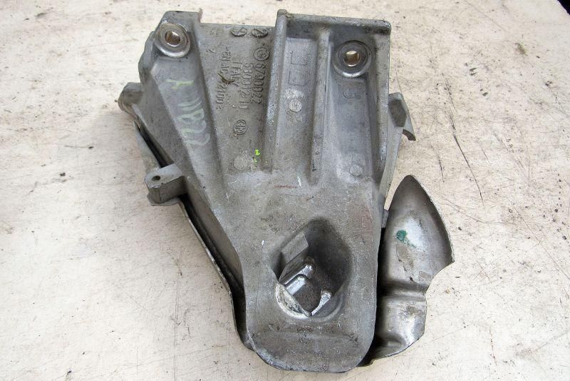 кронштейн двигателя BMW X6 E71/E72 2009, 3.0 л., N57 D30 A, дизель, внедорожник 5 дв., 6790022