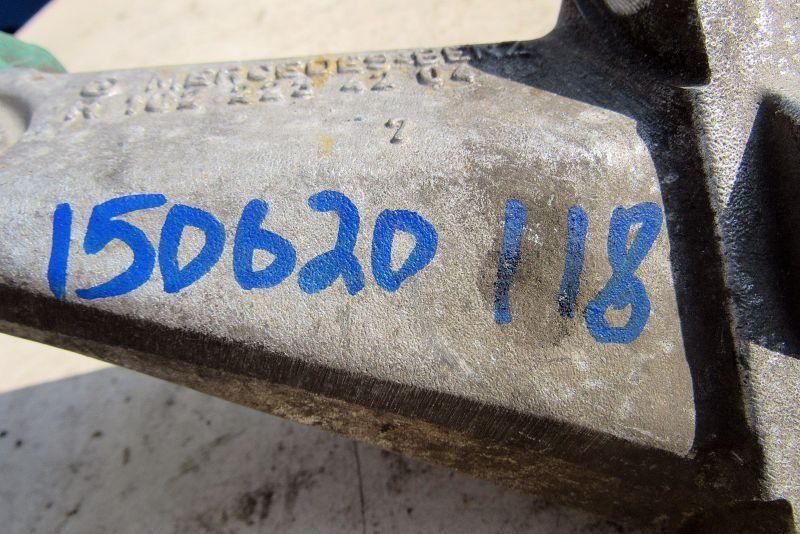 кронштейн двигателя Mercedes-Benz E-Класс 1 поколение 1985, 2.3 л., M 102.982, бензин, седан, 1022234204