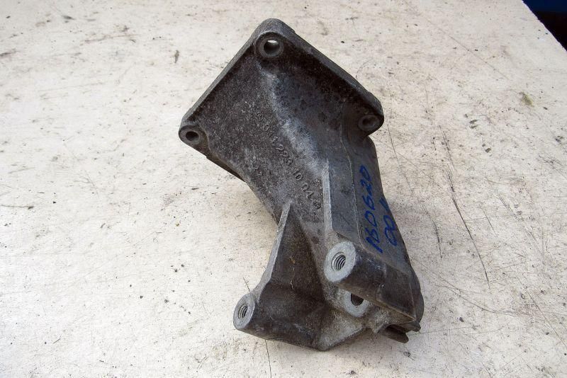 кронштейн двигателя Mercedes-Benz E-Класс W210/S210 1996, 2.2 л., OM 604.912, дизель, седан, 6112231004