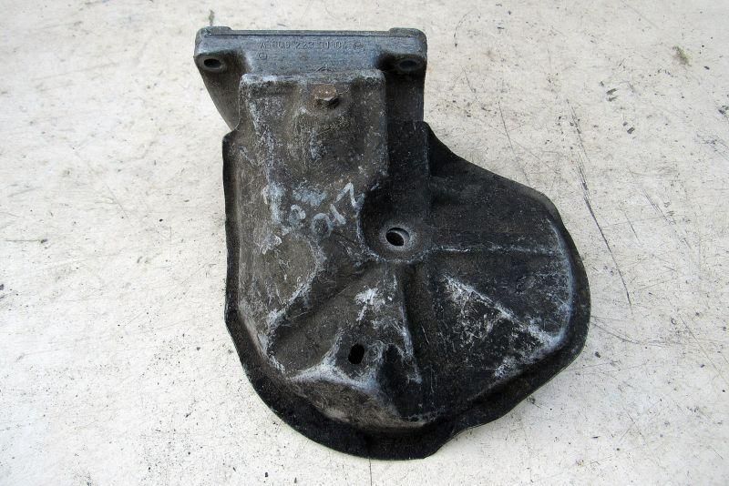 кронштейн двигателя Mercedes-Benz E-Класс W210/S210 1995, 3.0 л., OM 606.912, дизель, седан, 6062230104