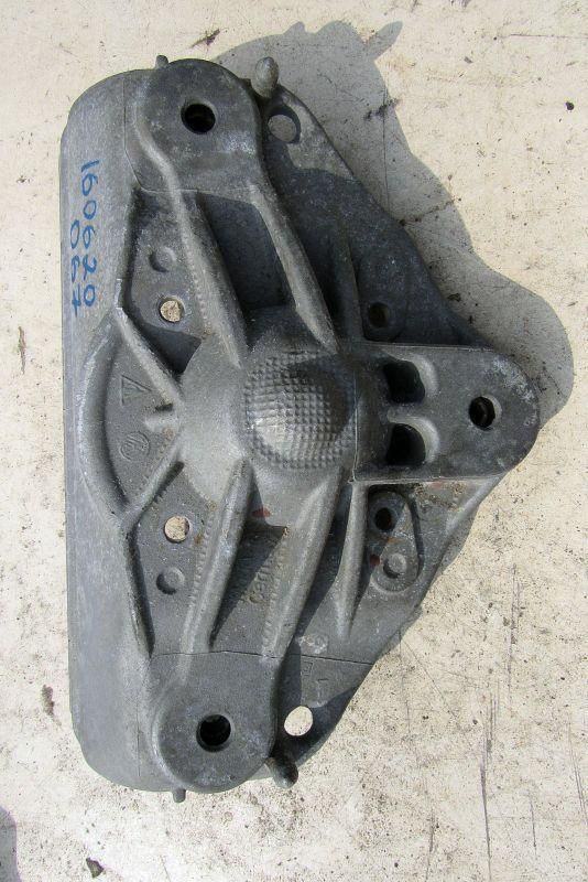 кронштейн (крепление) Audi Q7 4L 2006, 3.0 л., дизель, внедорожник 5 дв., 7L0412391