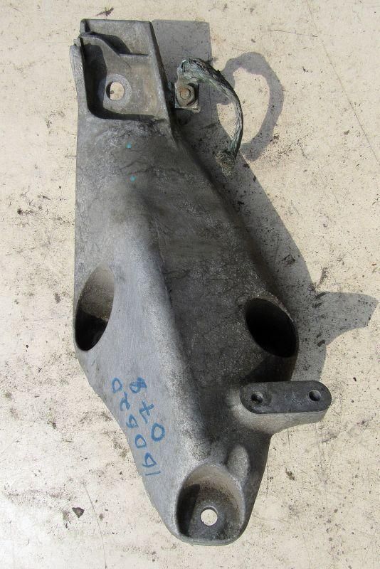кронштейн двигателя BMW X5 E70 2007, 3.0 л., M57 D30 (306D3), дизель, внедорожник 5 дв., 6787489