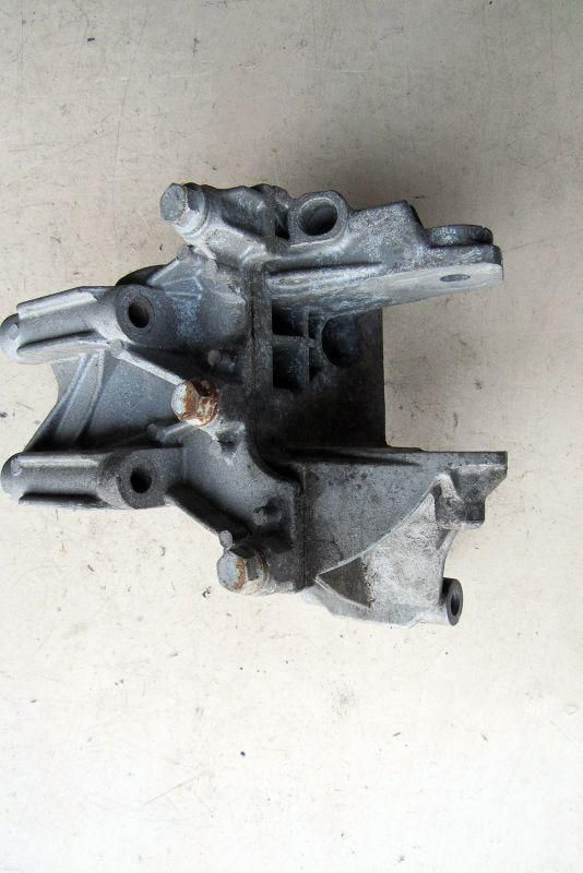 подушка крепления двигателя Volkswagen Multivan T5 2003, 2.5 л., дизель, минивэн, 070199343B