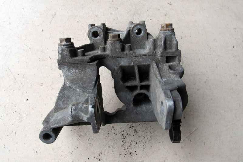 подушка крепления двигателя Volkswagen Multivan T5 2003, 2.5 л., дизель, минивэн, 070199343B