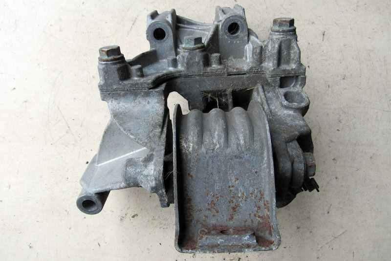 подушка крепления двигателя Volkswagen Multivan T5 2003, 2.5 л., дизель, минивэн, 070199343B