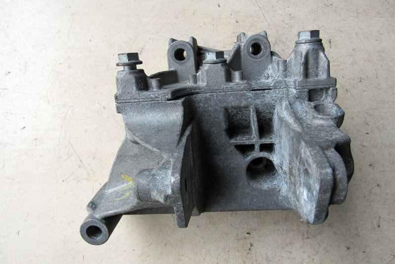 подушка крепления двигателя Volkswagen Multivan T5 2003, 2.5 л., дизель, минивэн, 070199343B