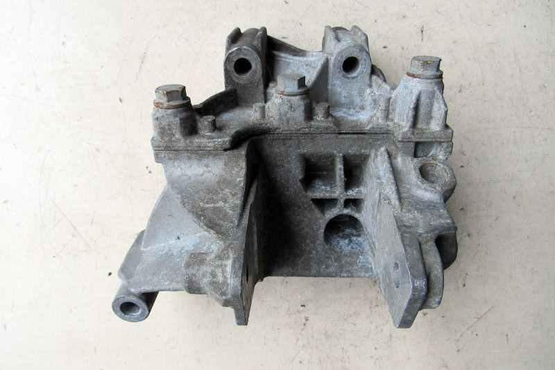 подушка крепления двигателя Volkswagen Multivan T5 2003, 2.5 л., дизель, минивэн, 070199343B
