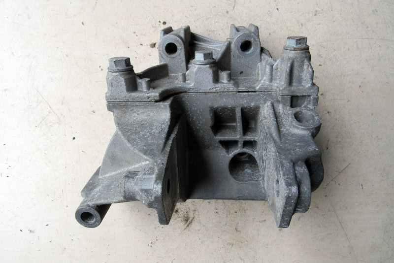 подушка крепления двигателя Volkswagen Multivan T5 2003, 2.5 л., дизель, минивэн, 070199343B