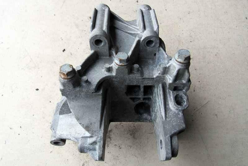подушка крепления двигателя Volkswagen Multivan T5 2003, 2.5 л., дизель, минивэн, 070199343B