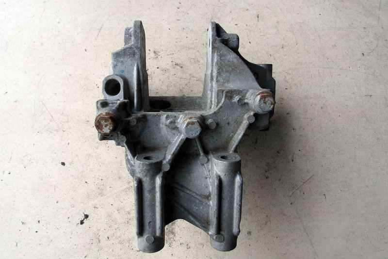 подушка крепления двигателя Volkswagen Multivan T5 2003, 2.5 л., дизель, минивэн, 070199343B