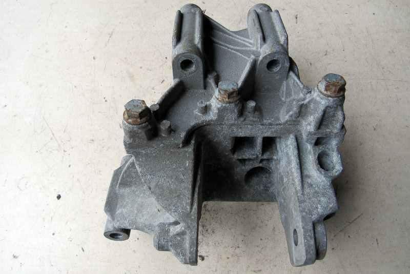 подушка крепления двигателя Volkswagen Multivan T5 2003, 2.5 л., дизель, минивэн, 070199343B