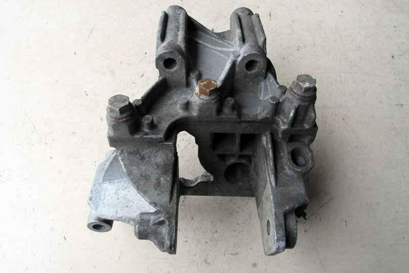 подушка крепления двигателя Volkswagen Multivan T5 2003, 2.5 л., дизель, минивэн, 070199343B