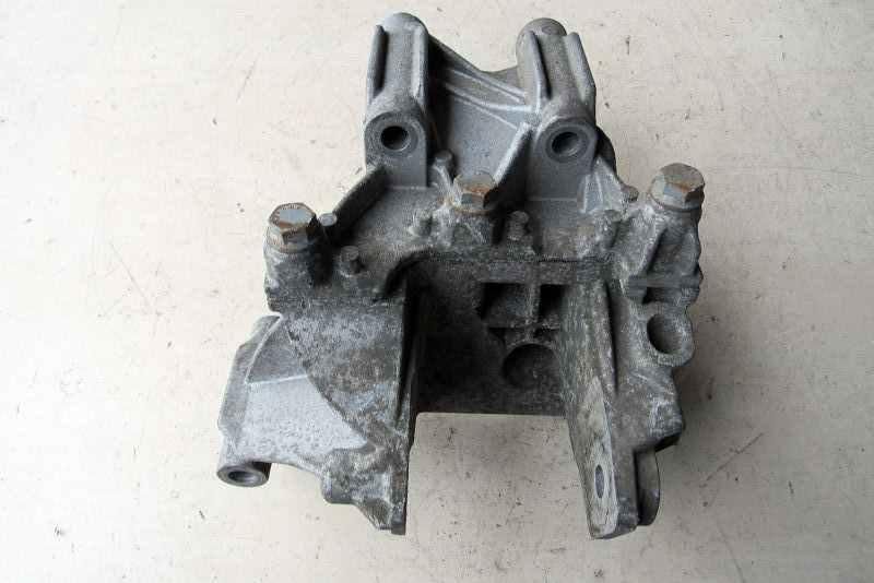 подушка крепления двигателя Volkswagen Multivan T5 2003, 2.5 л., дизель, минивэн, 070199343B