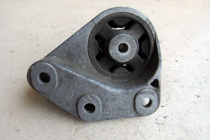 кронштейн редуктора Audi A8 D2/4D 1997, 2.5 л., дизель, седан, 4D0599133A