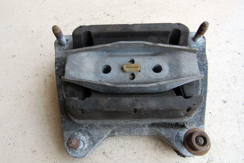 подушка крепления КПП Audi A6 4F/C6 2004, 2.0 л., дизель, седан, 4F0399151