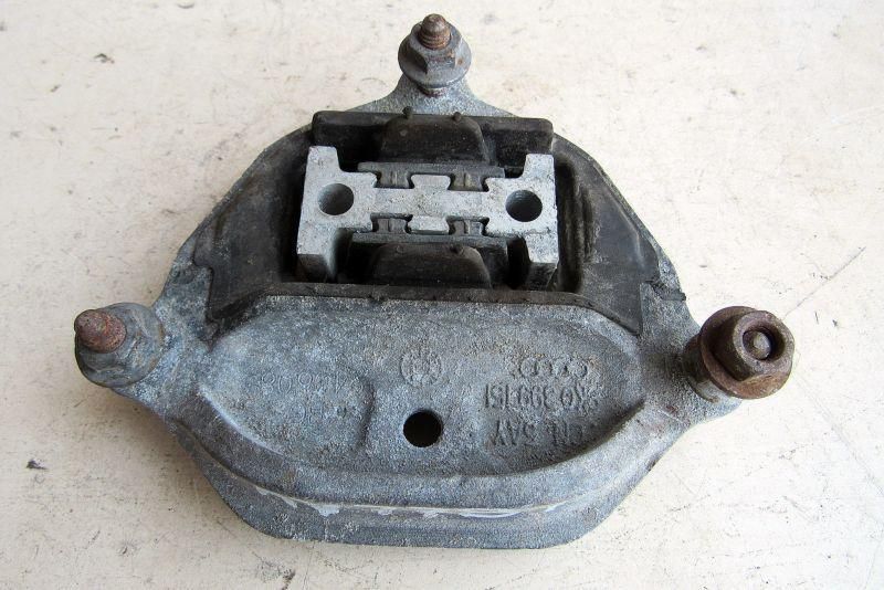 подушка крепления КПП Audi A4 B8/8K 2008, 2.0 л., бензин, седан, 8K0399151