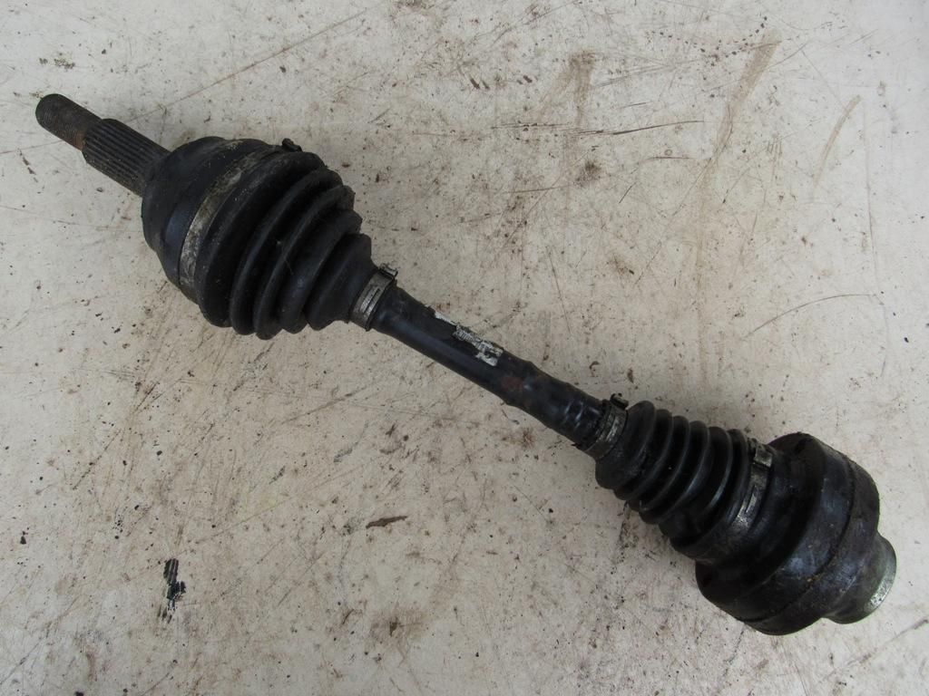 полуось передняя левая (приводной вал, ШРУС) Volkswagen Touareg 1 поколение 2004, 3.2 л., BMV, бензин, внедорожник 5 дв., 7L0407271C