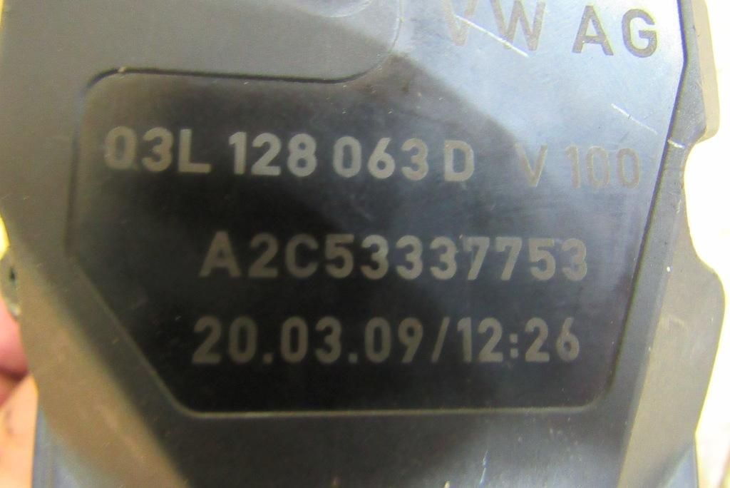 заслонка дроссельная Audi Q5 8R 2010, 2.0 л., дизель, внедорожник 5 дв., 03L128063D