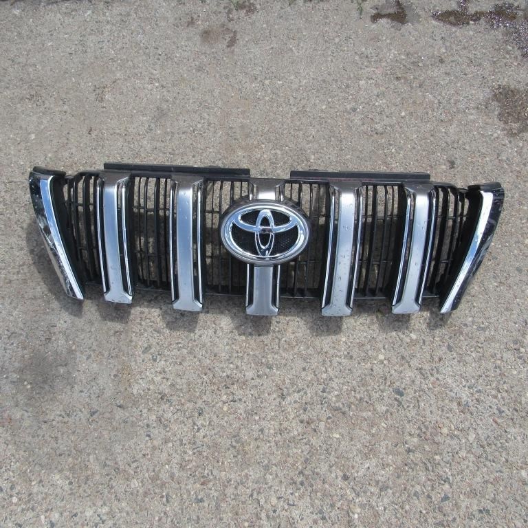 решетка радиатора Toyota Land Cruiser Prado 4 поколение J150 [рестайлинг] 2015, 2.8 л., 1GD-FTV, дизель, АКПП, внедорожник 5 дв.
