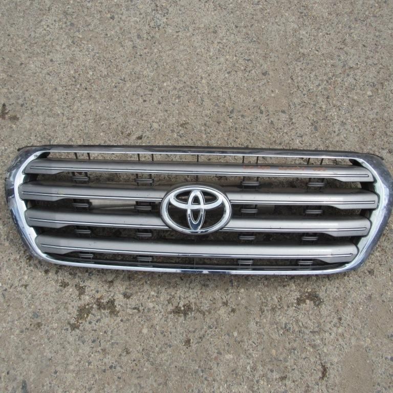 решетка радиатора Toyota Land Cruiser 11 поколение J200 2011, 4.0 л., бензин, АКПП, внедорожник 5 дв.