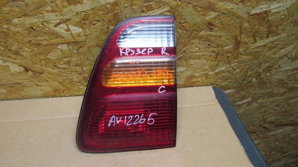 фонарь крышки багажника правый Toyota Land Cruiser 10 поколение J100 [рестайлинг] 2003, 4.7 л., 2UZ-FE, бензин, АКПП, внедорожник 5 дв.