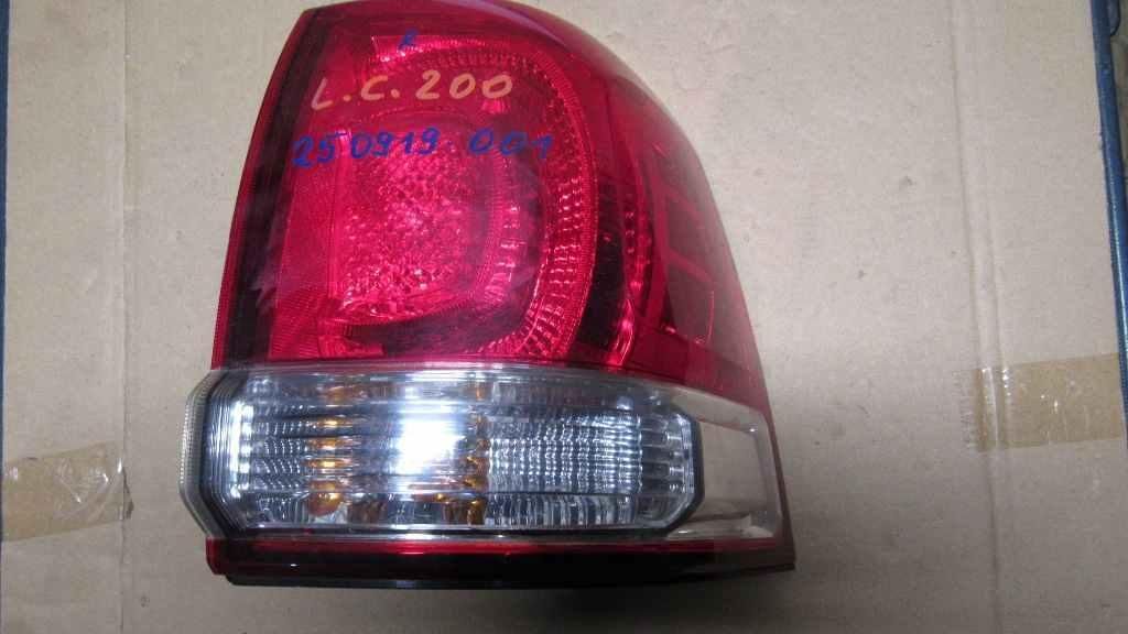 фонарь задний правый Toyota Land Cruiser 11 поколение J200 2011, 4.7 л., бензин, АКПП, внедорожник 5 дв.