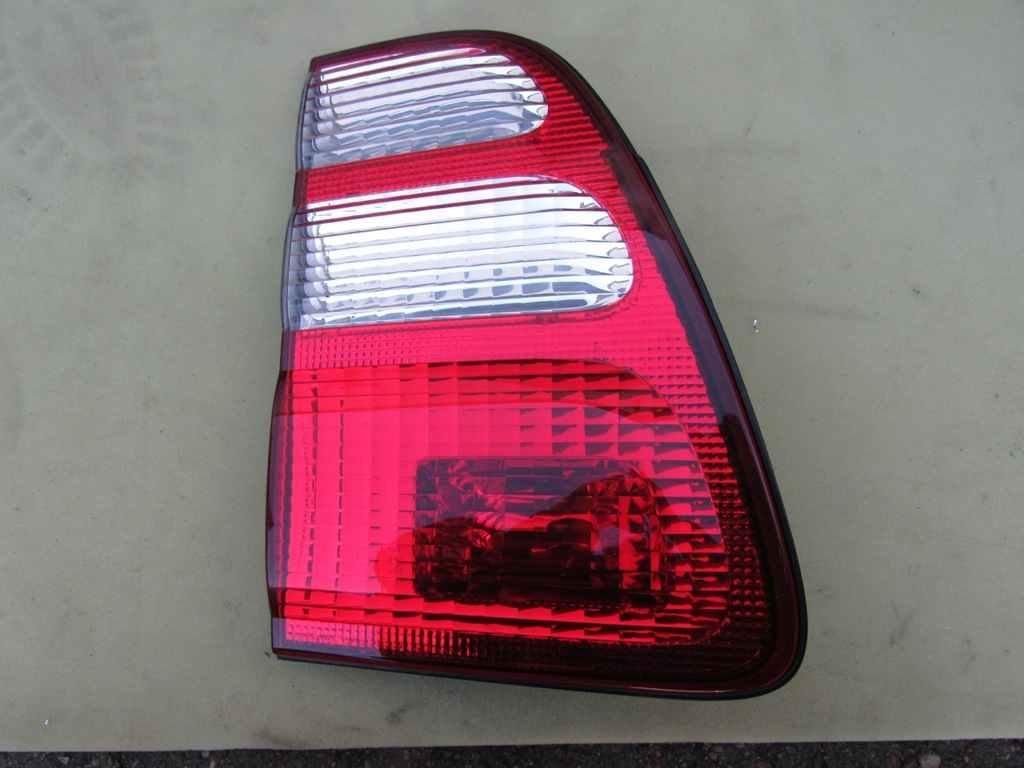 фонарь крышки багажника левый Toyota Land Cruiser 10 поколение J100 2000, 4.5 л., 1FZ-FE, бензин, АКПП, внедорожник 5 дв.