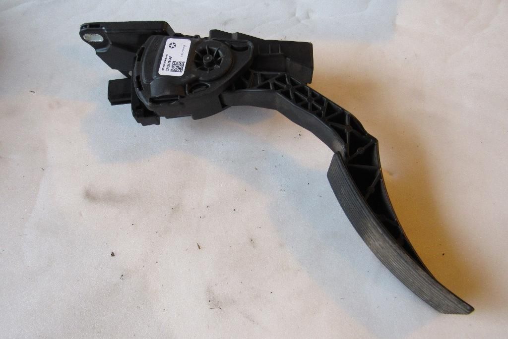 педаль Jeep Grand Cherokee 4 поколение 2013, 3.0 л., EXF, дизель, внедорожник 5 дв., 52124785AE