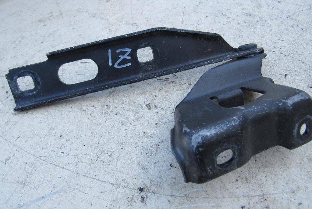 петля капота правая Audi A5 8T 2011, 1.8 л., бензин, купе, 8T0823302E