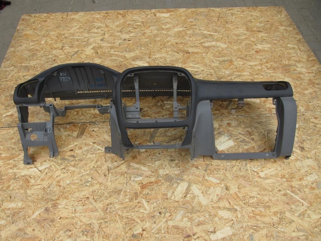 панель передняя салона (торпедо) Toyota Land Cruiser 10 поколение J100 1998, 4.2 л., 1HD-FTE, дизель, внедорожник 5 дв., 55311-60460
