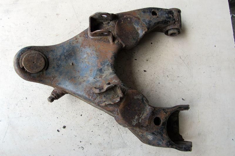 рычаг передний левый Toyota Land Cruiser 10 поколение J100 1998, 4.2 л., 1H-Z, дизель, внедорожник 5 дв., 48640-60010