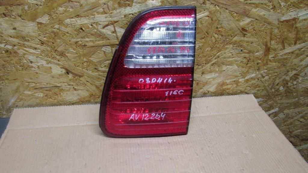 фонарь крышки багажника правый Lexus LX 2 поколение [рестайлинг] 2004, 4.7 л., 2UZ-FE, бензин, АКПП, внедорожник 5 дв.