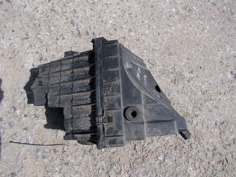 корпус воздушного фильтра Volkswagen Multivan T5 2003, 7H0129601J